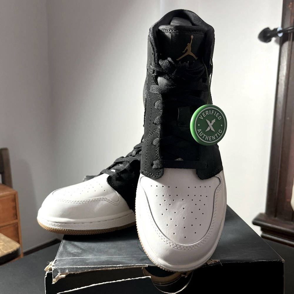 Air Jordan 1 Mid GG